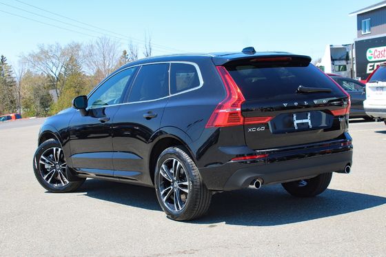 4 पहियों वाली मध्यम इलेक्ट्रिक कारें 4WD 180Km/H मैक्स पावर 184KW Volvo XC60 B5