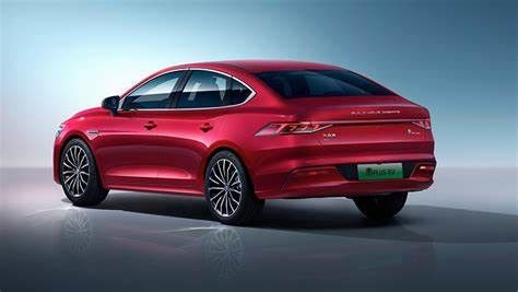 400km मध्यम आकार की इलेक्ट्रिक कारें