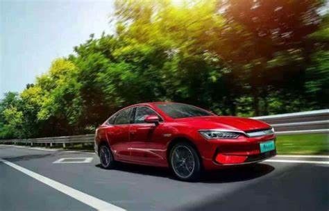 400km मध्यम आकार की इलेक्ट्रिक कारें