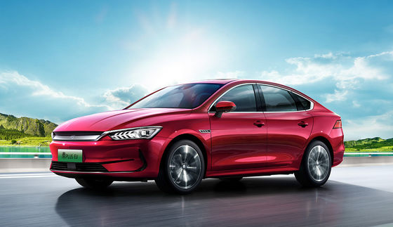 400km मध्यम आकार की इलेक्ट्रिक कारें