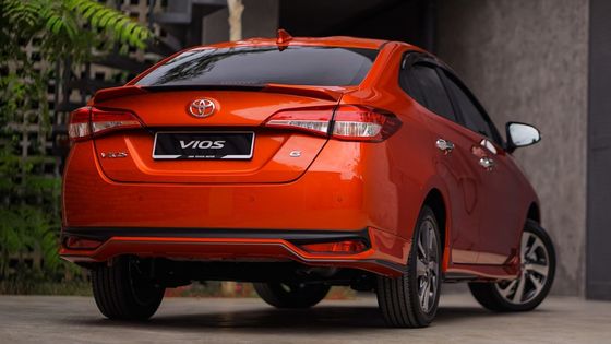 Toyota Vios मध्यम इलेक्ट्रिक कारें 190km/H मैक्स स्पीड FWD 5 सीटर सेडान