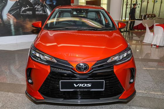 Toyota Vios मध्यम इलेक्ट्रिक कारें 190km/H मैक्स स्पीड FWD 5 सीटर सेडान