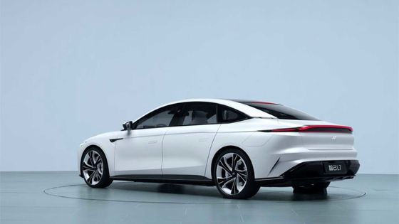 ZHIJI L7 उच्च प्रदर्शन वाली इलेक्ट्रिक कारें 615 किमी नई ऊर्जा इलेक्ट्रिक वाहन