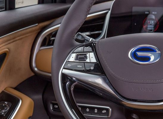 110km/H GAC AION इलेक्ट्रिक कार 5 दरवाजे 5 सीटर सेडान कार लिथियम आयन बैटरी