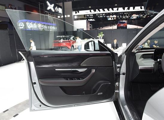 इंटेलिजेंट लिमोसिन इलेक्ट्रिक कार Xpeng P7 Nedc 2WD 4WD 480 586 670 706km रेंज