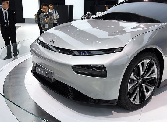 इंटेलिजेंट लिमोसिन इलेक्ट्रिक कार Xpeng P7 Nedc 2WD 4WD 480 586 670 706km रेंज