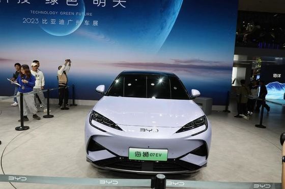 सुंदर शुद्ध इलेक्ट्रिक BYD सी लियोन 07 ईवी कार ब्लेड बैटरी के साथ नई ऊर्जा वाहन