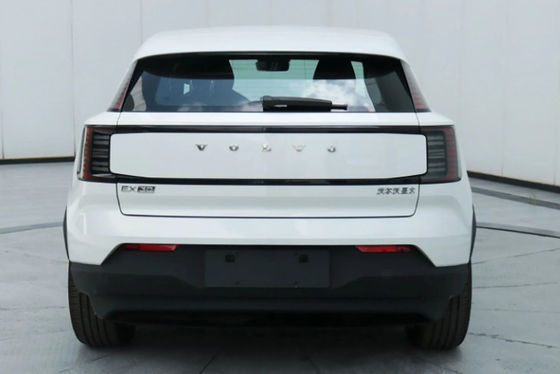 वोल्वो एक्स30 पर चल रही छोटी इलेक्ट्रिक एसयूवी