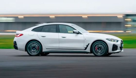 बीएमडब्ल्यू आई4 डबल इलेक्ट्रिक मोटर्स पावर एंड हैचबैक ट्रंक में उपलब्ध नवीनतम और सभी पहियों का ड्राइव