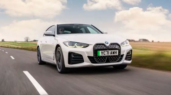 बीएमडब्ल्यू आई4 डबल इलेक्ट्रिक मोटर्स पावर एंड हैचबैक ट्रंक में उपलब्ध नवीनतम और सभी पहियों का ड्राइव