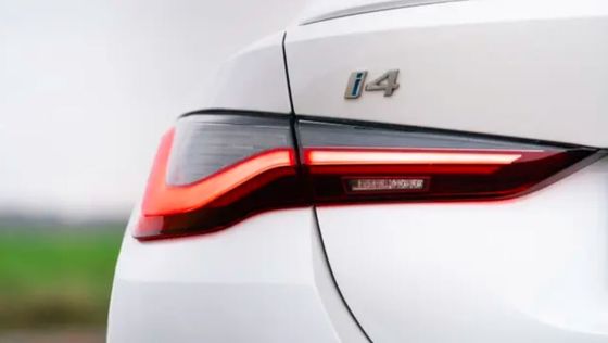 बीएमडब्ल्यू आई4 डबल इलेक्ट्रिक मोटर्स पावर एंड हैचबैक ट्रंक में उपलब्ध नवीनतम और सभी पहियों का ड्राइव