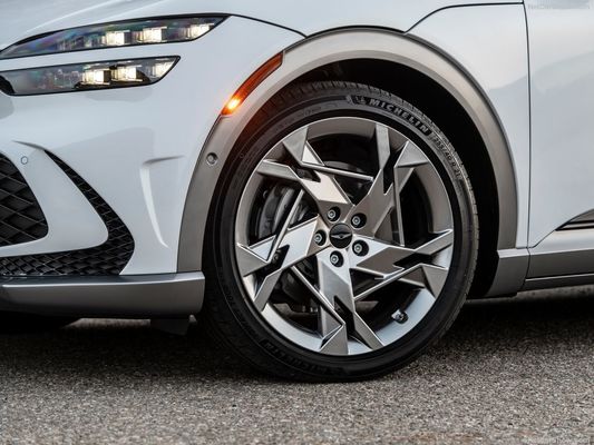 जेनेसिस जीवी60 अपमार्केट ऑल इलेक्ट्रिक फैमिली कार 76.4kwh बैटरी 350Nm Of Torque Boost & Drift मॉडल के साथ