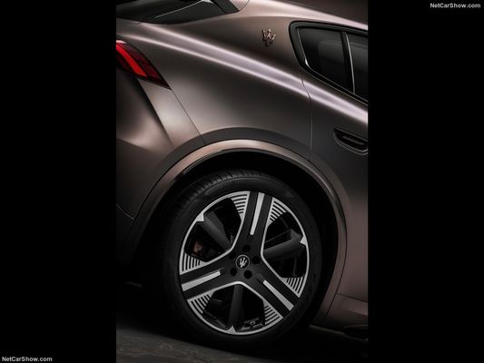 मसेराटी ग्रैन टूरिज्मो फॉल्गोर में 450 रेंज और अधिकतम गति 325 किमी/घंटा के साथ शुद्ध इलेक्ट्रिक नई ऊर्जा कार