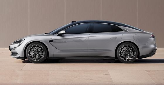 PRESALE 2024 नई EV कार BYD यांगवांग U7 सेडान हवा प्रतिरोध Of Cd 0.195 240Kw मोटर शक्ति