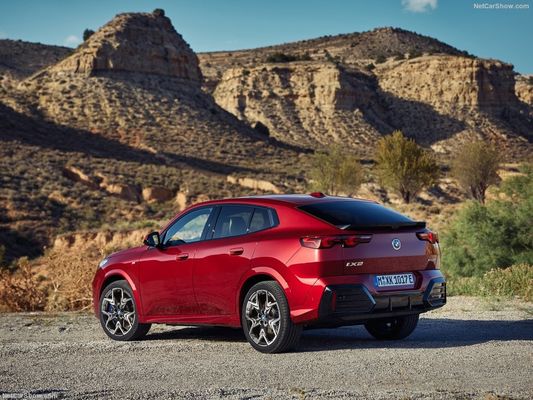 गर्म बिक्री लंबी दूरी इलेक्ट्रिक कार 2024 के लिए बीएमडब्ल्यू IX2 449Km हाई स्पीड ऑटो नई ऊर्जा कार