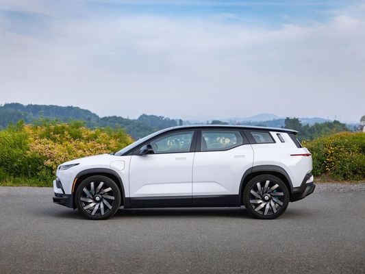 विशिष्ट वांछनीय इलेक्ट्रिक एसयूवी फिस्कर ओशन इलेक्ट्रिक परिवार एसयूवी 556bhp/737Nm के साथ शक्ति