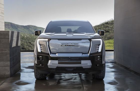 जीएमसी सिएरा ईवी डुअल मोटर पॉवरट्रेन 754पी के साथ 9500 पाउंड तक खींचने के लिए रेटेड है और 1300 पाउंड तक का पेलोड खींच सकता है