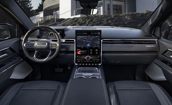 जीएमसी सिएरा ईवी डुअल मोटर पॉवरट्रेन 754पी के साथ 9500 पाउंड तक खींचने के लिए रेटेड है और 1300 पाउंड तक का पेलोड खींच सकता है