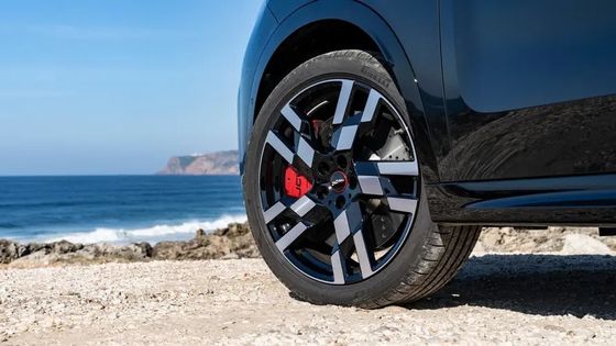 2024 शुद्ध इलेक्ट्रिक कार मिनी कूपर कंट्रीमैन ई परिवार एसयूवी बॉक्स आकार के साथ 462 किमी रेंज 150 किमी मोटर शक्ति के साथ