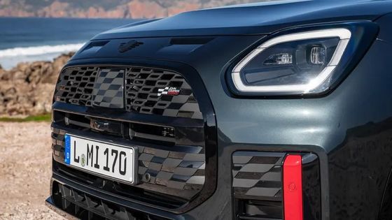 2024 शुद्ध इलेक्ट्रिक कार मिनी कूपर कंट्रीमैन ई परिवार एसयूवी बॉक्स आकार के साथ 462 किमी रेंज 150 किमी मोटर शक्ति के साथ