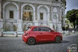 2024 FIAT 500e FWD मिनी इलेक्ट्रिक कार 42kwh बैटरी 94mph शीर्ष गति के साथ