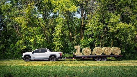 नई ऊर्जा पिकअप 2024 Chevrolet Silverado EV के साथ प्रभावशाली 450 मील EPA रेंज काम कर रहा है 10000 पाउंड की टोलिंग क्षमता