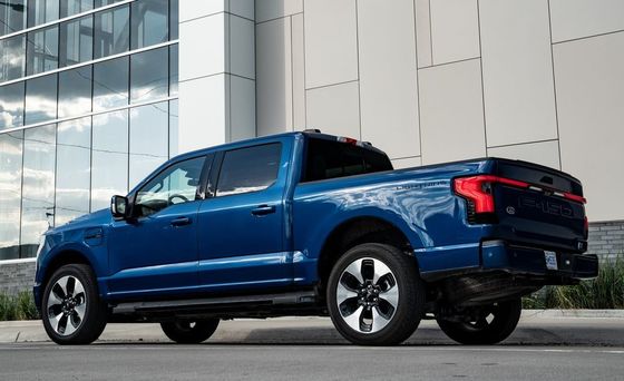 इलेक्ट्रिक कार फोर्ड एफ-150 लाइटिंग बड़ी रेंज और विशाल भंडारण के साथ शुद्ध इलेक्ट्रिक पिकअप