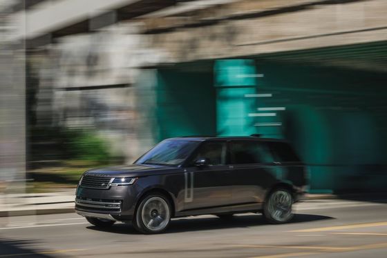 शक्तिशाली पर्यावरण के अनुकूल इलेक्ट्रिक कार रेंज P550e से अधिक मजबूत हाइब्रिड पावरट्रेन w मजबूत हाइब्रिड पावरट्रेन 242 किमी/घंटा की गति