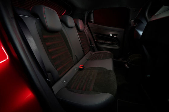 प्रीसेल सबसे स्पोर्टी कॉम्पैक्ट कार अल्फा रोमियो पहला ईवी मिलानो दो ड्राइवट्रेन विकल्पों के साथ 156ph&240ph WLTC 240miles