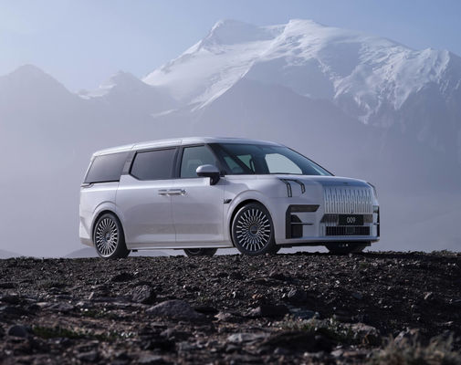 Zeekr 009 Pure Electric Luxury MPV MPVS की आपकी अपेक्षाओं को फिर से परिभाषित करता है 140kwh बैटरी 822 किमी CLTC रेंज 0-100 किमी/घंटा 4.5 सेकंड में