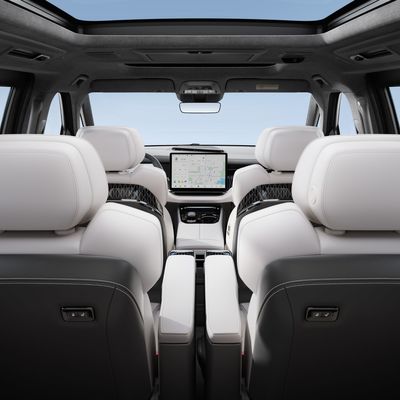 Zeekr 009 Pure Electric Luxury MPV MPVS की आपकी अपेक्षाओं को फिर से परिभाषित करता है 140kwh बैटरी 822 किमी CLTC रेंज 0-100 किमी/घंटा 4.5 सेकंड में