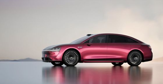 प्रीसेल हुआवेई & बीएआईसी स्टेलाटो एस9 शुद्ध इलेक्ट्रिक वाहन 4door/5seats सेडान 214km/h शीर्ष गति 227kw मोटरपावर नई ईवी कार