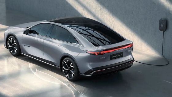 पहला शुद्ध इलेक्ट्रिक वाहन माज्दा EZ-6 एक चिकना रियर व्हील ड्राइव सेलोन है