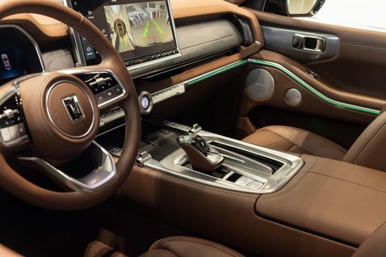 जीडब्ल्यूएम टैंक लक्जरी ऑफ रोड एसयूवी पीएचईवी एडब्ल्यूडी ड्राइवट्रेन 190 किमी/घंटा अधिकतम गति 3.0 टन 360 पीएस वी 6 इंजन और 0.4 घंटे तेजी से चार्जिंग समय के साथ