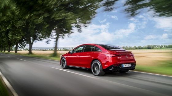 गर्म बिक्री इलेक्ट्रिक वाहन मर्सिडीज-बेंज EQE AMG 43 4MATIC 90.6kwh बैटरी 350kw/476P.s मोटर शक्ति के साथ 450 किमी रेंज