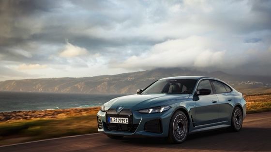 शुद्ध विद्युत वाहन उच्च प्रदर्शन 450 किमी रेंज बीएमडब्ल्यू आई4 त्वरण 0-100 किमी / घंटा पर 3.9s 225 किमी / घंटा शीर्ष गति 400kw शक्ति