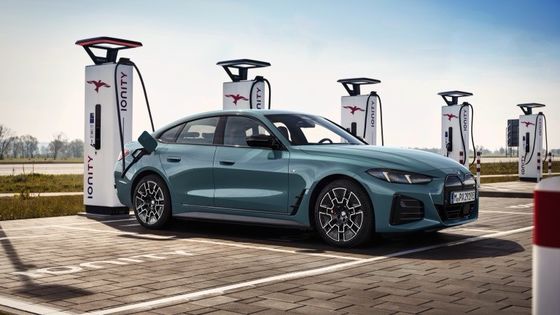 शुद्ध विद्युत वाहन उच्च प्रदर्शन 450 किमी रेंज बीएमडब्ल्यू आई4 त्वरण 0-100 किमी / घंटा पर 3.9s 225 किमी / घंटा शीर्ष गति 400kw शक्ति