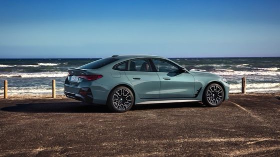 शुद्ध विद्युत वाहन उच्च प्रदर्शन 450 किमी रेंज बीएमडब्ल्यू आई4 त्वरण 0-100 किमी / घंटा पर 3.9s 225 किमी / घंटा शीर्ष गति 400kw शक्ति