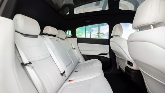 Xpeng G6 RWD Long Range Electric Vehicle SUV EV इलेक्ट्रिक कार 210kw की मोटर शक्ति के साथ RWD ड्राइविंग और 490km रेंज