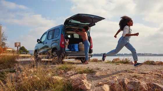 नई CITROEN ई-बर्लिंगो नई इलेक्ट्रिक वाहन 339 किमी रेंज 52kwh बैटरी के साथ 100kw ((136P.s) मोटर शक्ति और 132 किमी / घंटा शीर्ष गति