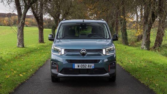 नई CITROEN ई-बर्लिंगो नई इलेक्ट्रिक वाहन 339 किमी रेंज 52kwh बैटरी के साथ 100kw ((136P.s) मोटर शक्ति और 132 किमी / घंटा शीर्ष गति