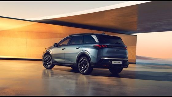 पूर्व बिक्री 2024 प्यूज़ो ई-5008 एसयूवी 500 किमी रेंज टॉपिंग 326 हॉर्स पावर (240 KW) डुअल मोटर AWD शुद्ध इलेक्ट्रिक वाहन