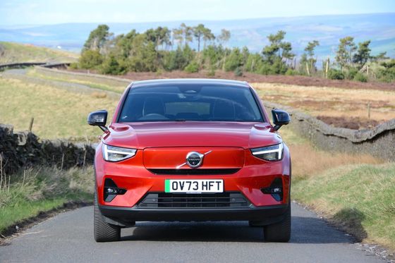 वोल्वो ईसी40 अल्टीमेट ट्विन मोटर विथ डब्ल्यूएलटीपी 326 मील 4.7 सेकंड त्वरण 0-62mph 408hp मोटर हॉर्स पावर