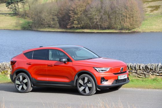 वोल्वो ईसी40 अल्टीमेट ट्विन मोटर विथ डब्ल्यूएलटीपी 326 मील 4.7 सेकंड त्वरण 0-62mph 408hp मोटर हॉर्स पावर