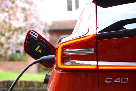 वोल्वो ईसी40 अल्टीमेट ट्विन मोटर विथ डब्ल्यूएलटीपी 326 मील 4.7 सेकंड त्वरण 0-62mph 408hp मोटर हॉर्स पावर