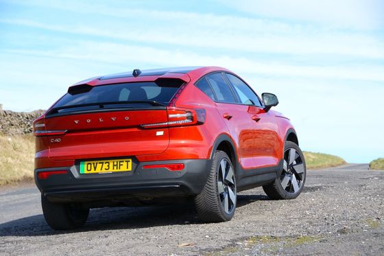 वोल्वो ईसी40 अल्टीमेट ट्विन मोटर विथ डब्ल्यूएलटीपी 326 मील 4.7 सेकंड त्वरण 0-62mph 408hp मोटर हॉर्स पावर