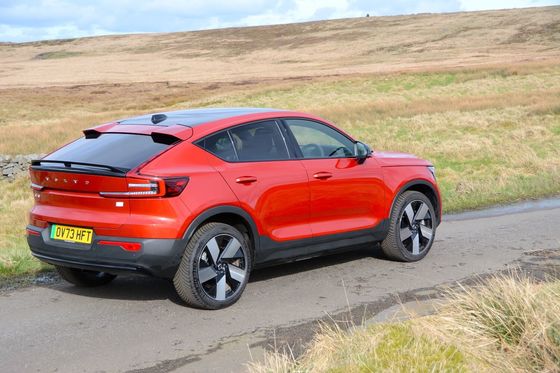 वोल्वो ईसी40 अल्टीमेट ट्विन मोटर विथ डब्ल्यूएलटीपी 326 मील 4.7 सेकंड त्वरण 0-62mph 408hp मोटर हॉर्स पावर