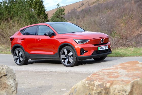 वोल्वो ईसी40 अल्टीमेट ट्विन मोटर विथ डब्ल्यूएलटीपी 326 मील 4.7 सेकंड त्वरण 0-62mph 408hp मोटर हॉर्स पावर