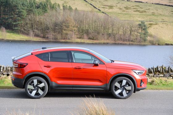 वोल्वो ईसी40 अल्टीमेट ट्विन मोटर विथ डब्ल्यूएलटीपी 326 मील 4.7 सेकंड त्वरण 0-62mph 408hp मोटर हॉर्स पावर