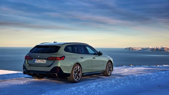 नवीनतम ईवी कार 84.4kWh बैटरी के साथ मिलान 329mile रेंज के साथ 335bhp/430Nm पर बीएमडब्ल्यू i5 टूरिंग eDrive40 एकल गति RWD